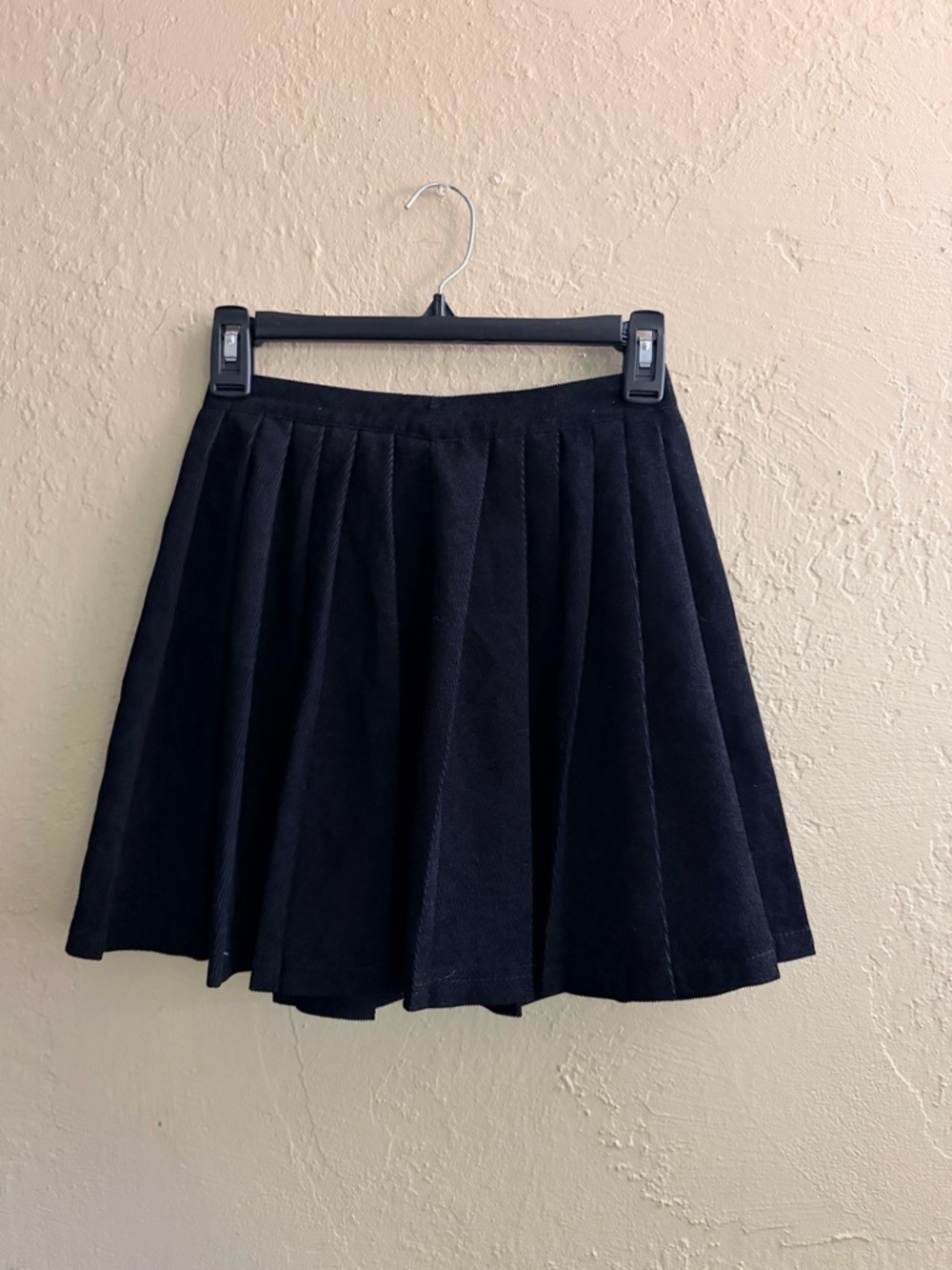 PrettyLittleThing Black Pleated Mini Skirt